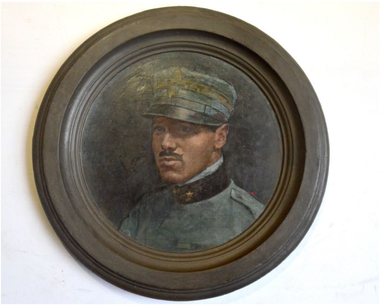 Piatto in gesso con ritratto di F.Baracca (Visani) dopo il restauro